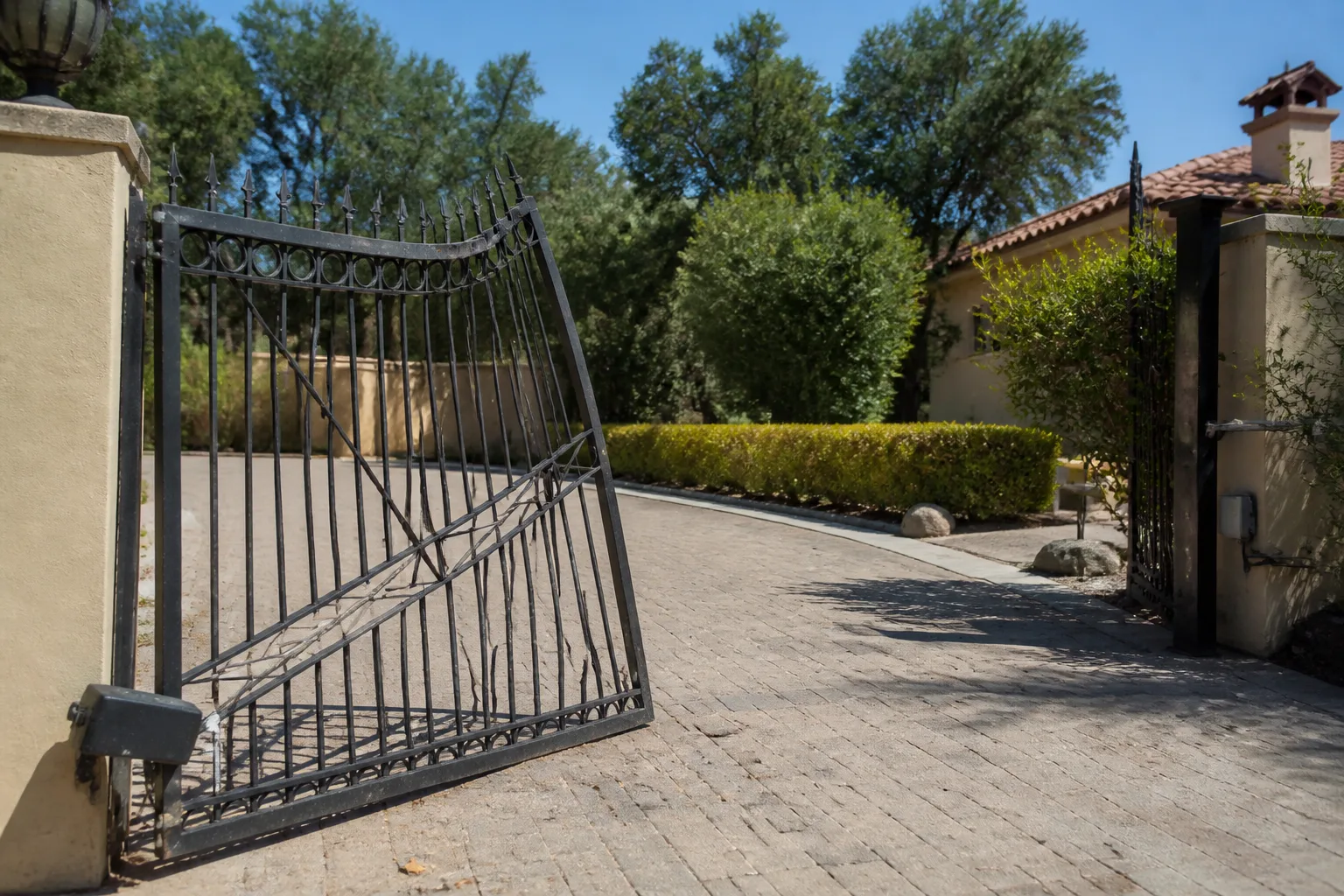 Emergency Gate Repair Near Me: What Agoura Hills Homeowners Should Do First